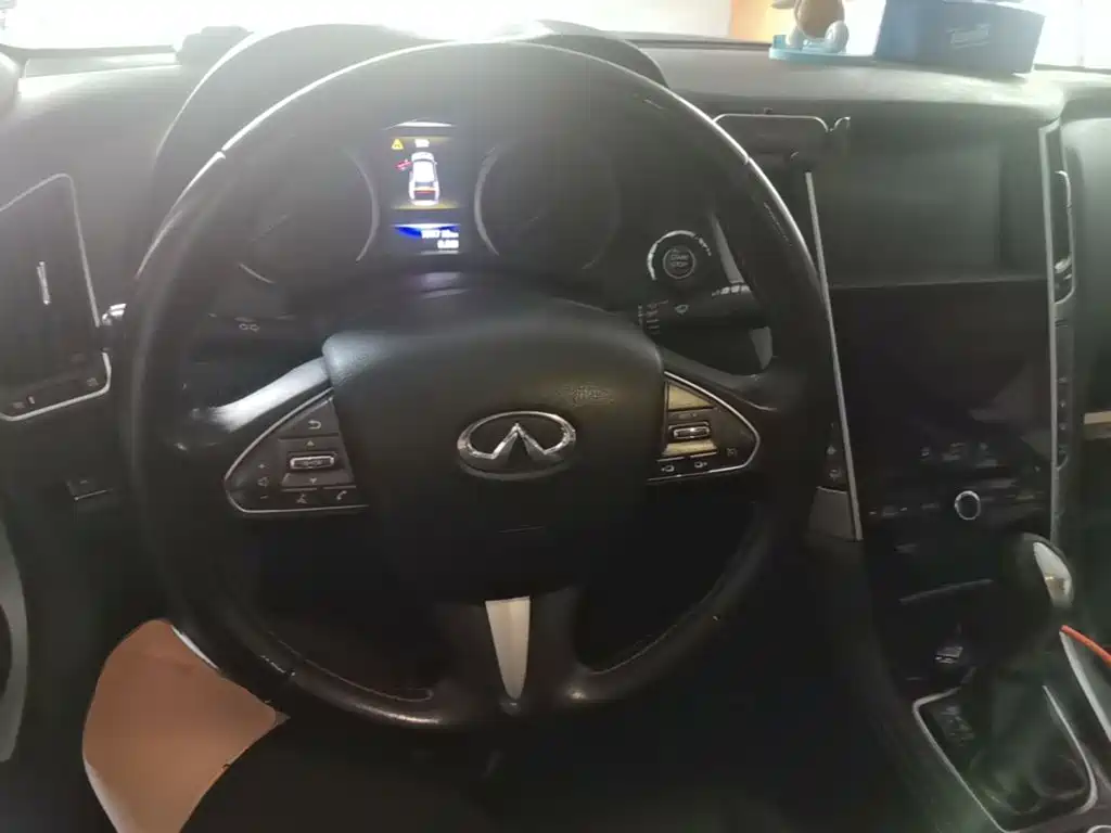 Infiniti Q50L 2015 — фото 11
