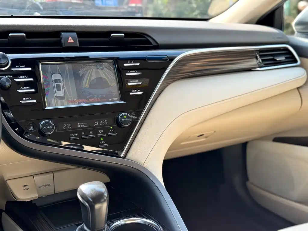 Toyota Camry 2018 — фото 9
