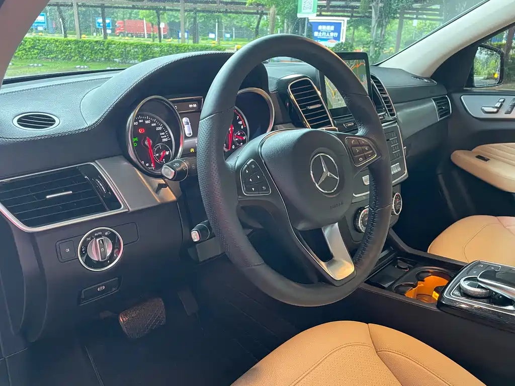Mercedes-Benz GLE Coupe 2017 — фото 10