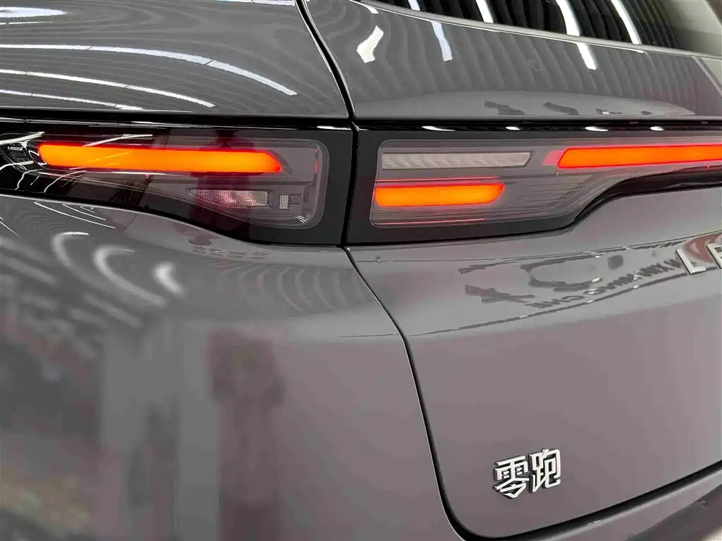 Leapmotor Lafa5 2025 — фото 12