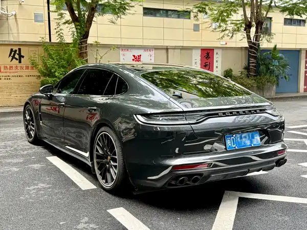 Porsche Panamera 2023