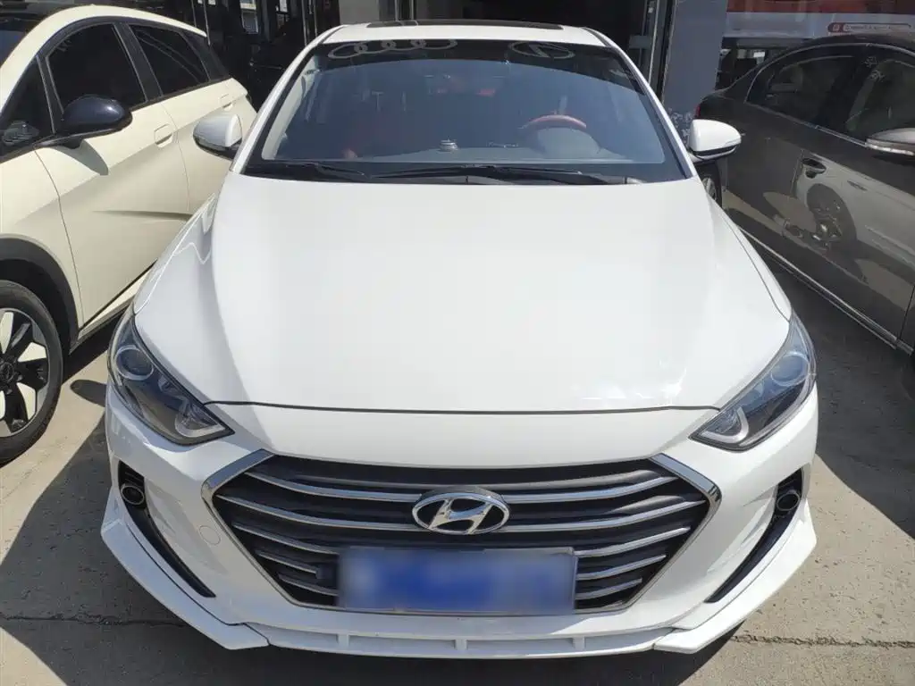 Hyundai Elantra 2019 — фото 8