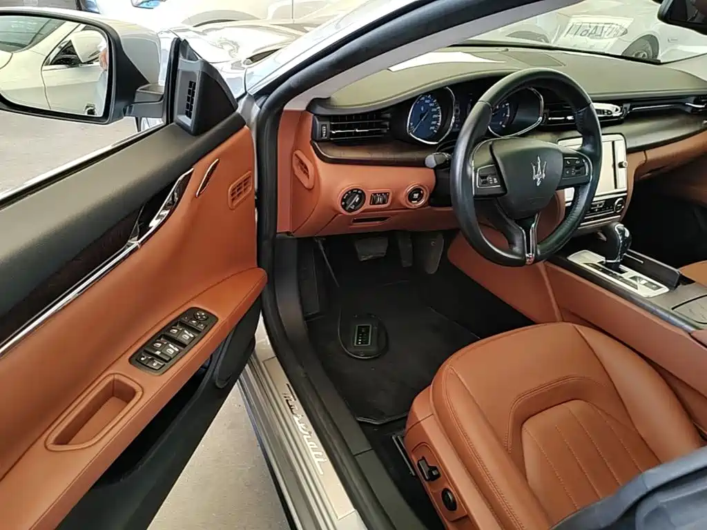 Maserati Quattroporte 2016 — фото 16
