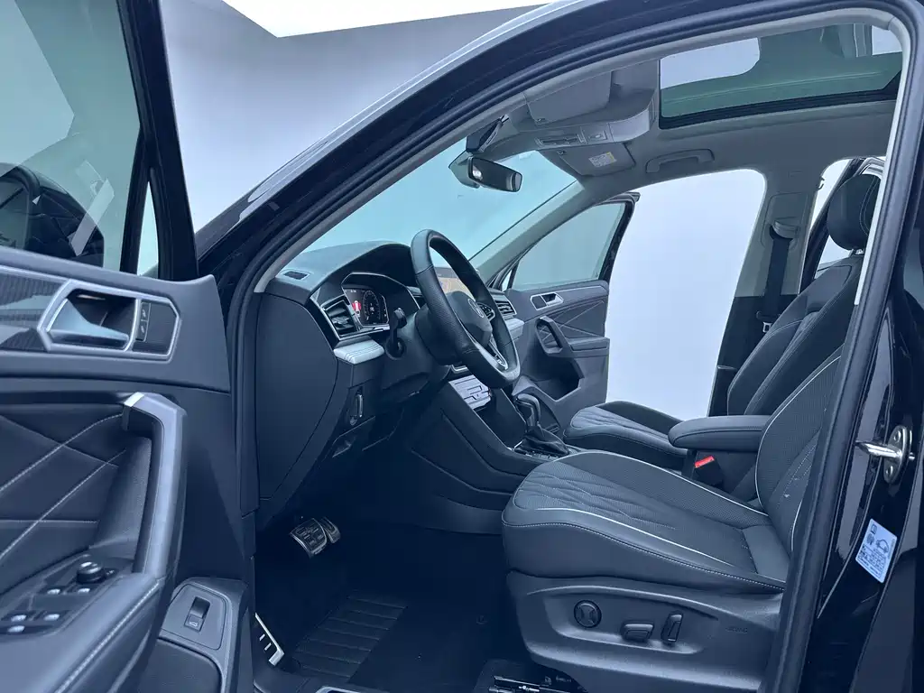 Volkswagen Tiguan L 2023 — фото 13