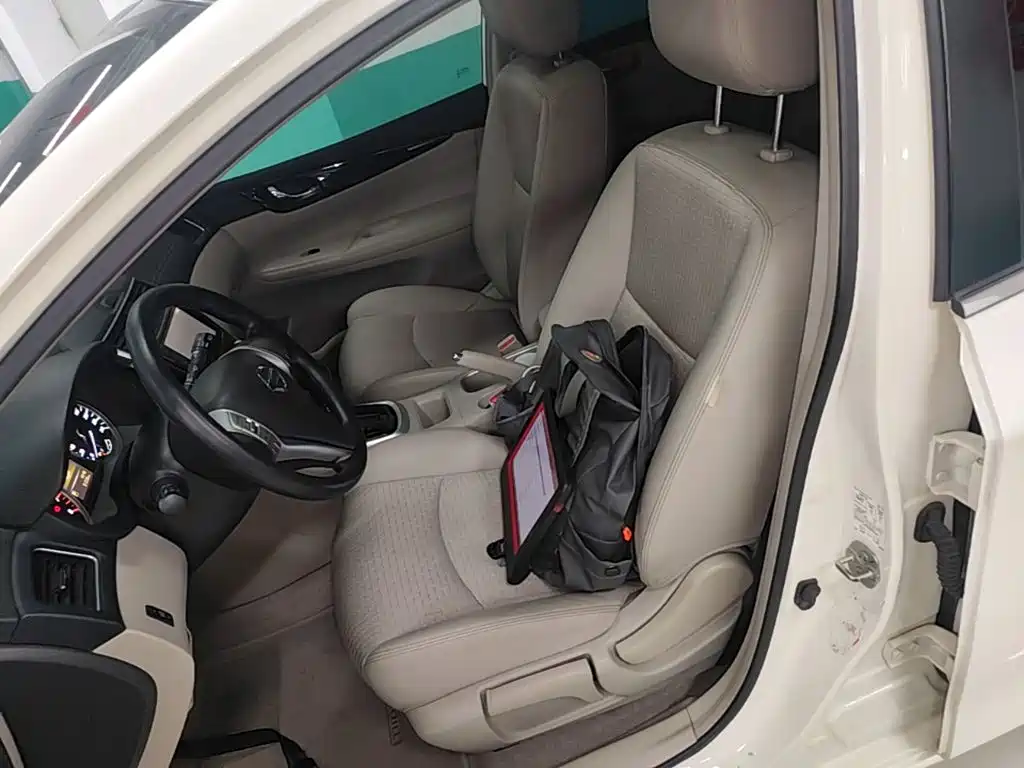 Nissan Tiida 2016 — фото 15