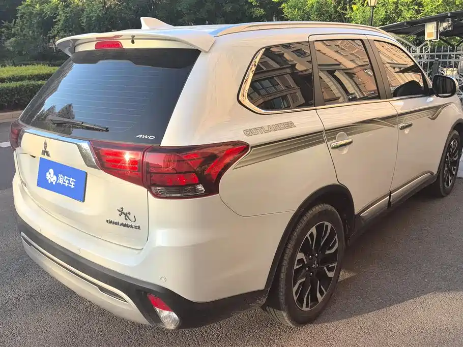 Mitsubishi Outlander 2020 — фото 3