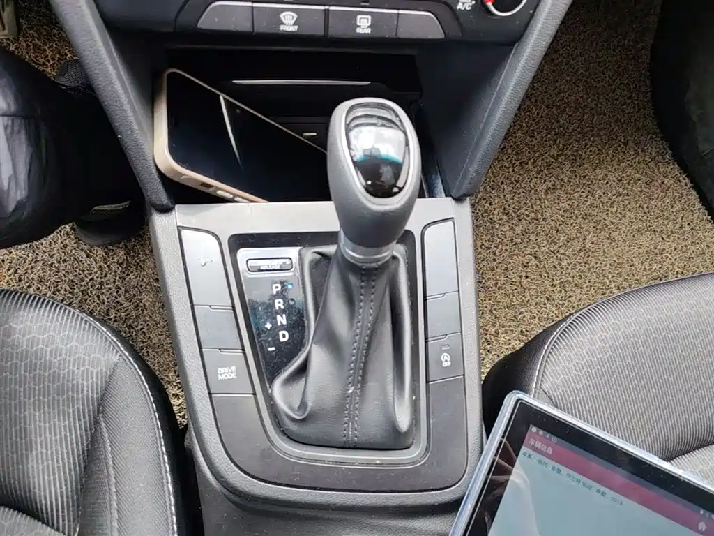 Hyundai Elantra 2019 — фото 14