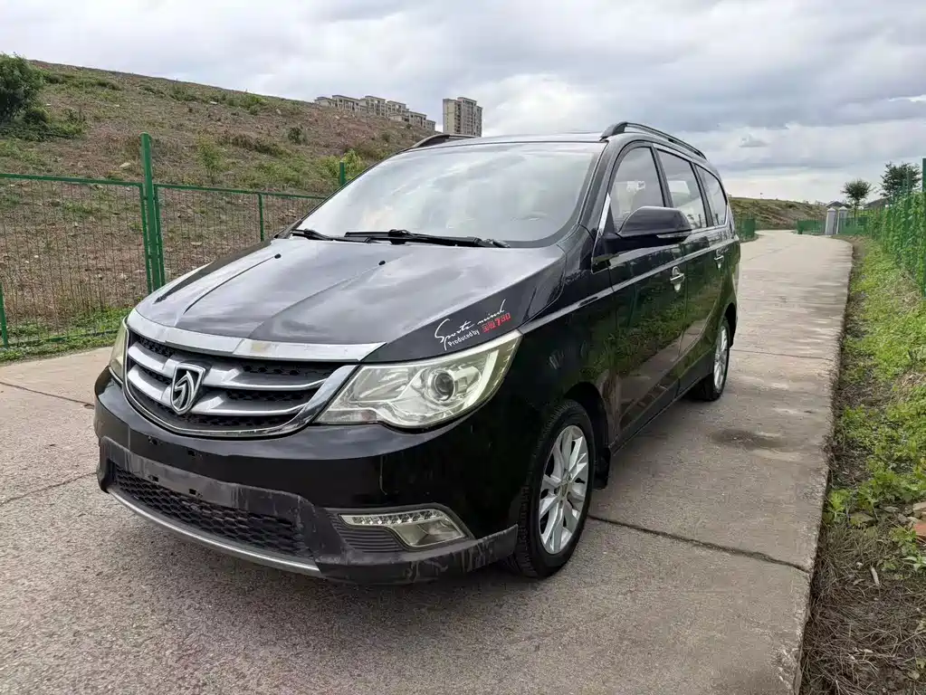 Baojun 730 2015
