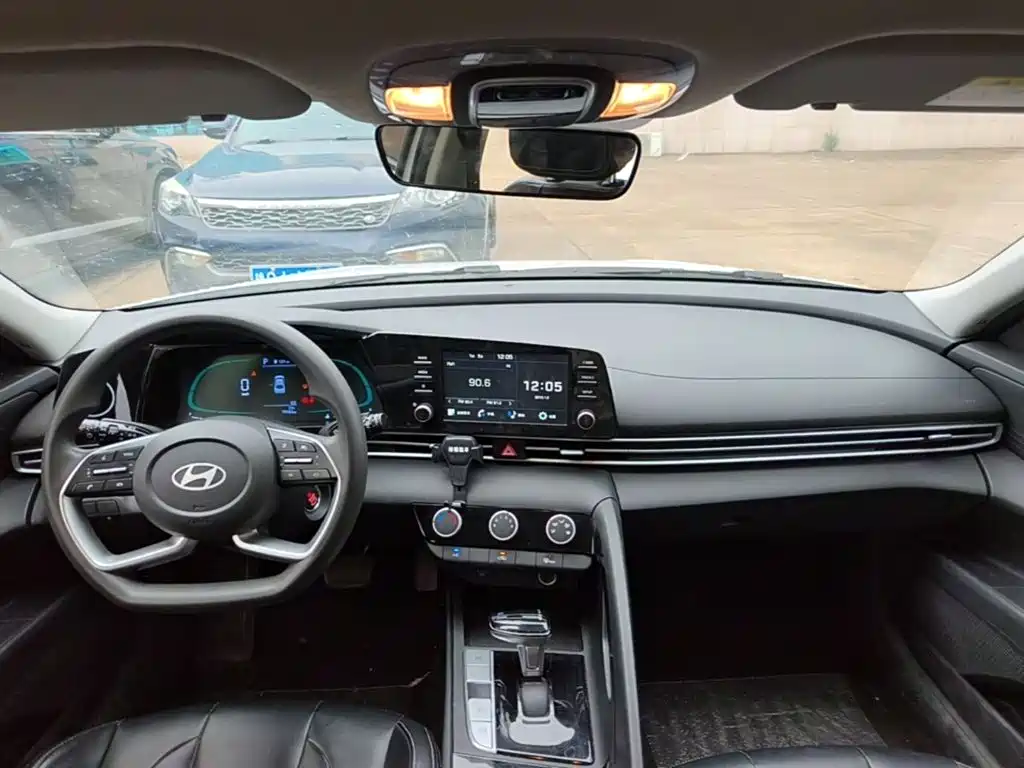 Hyundai Elantra 2023