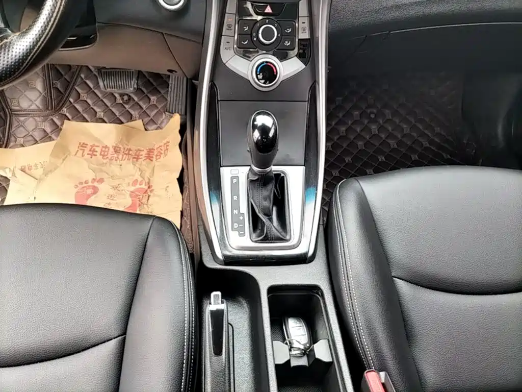 Hyundai Elantra Langdong 2015 — фото 14