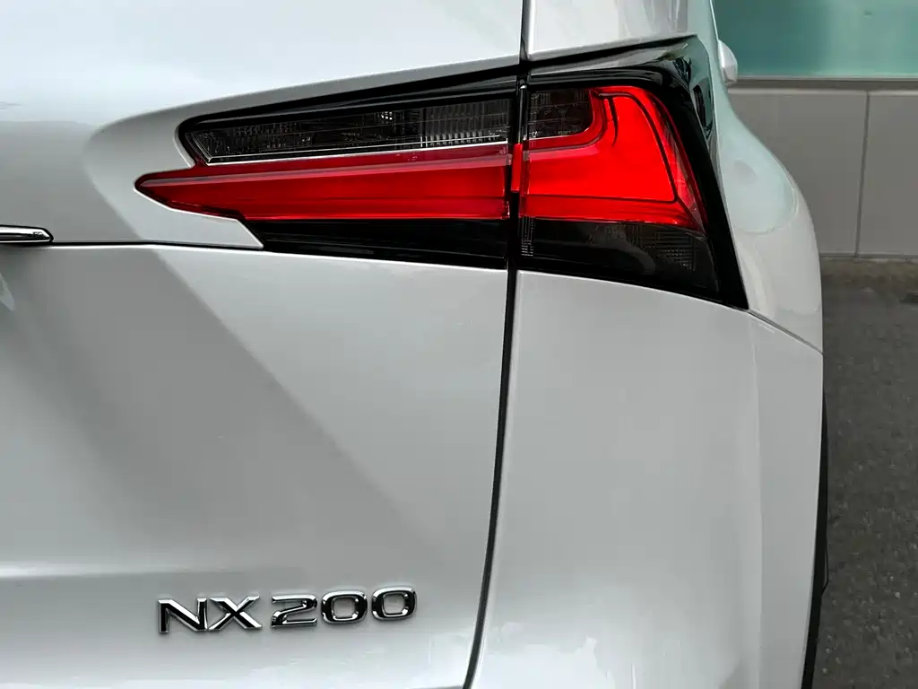 Lexus NX 2015 — фото 10