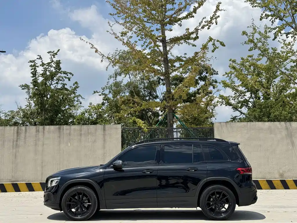 Mercedes-Benz GLB 2023