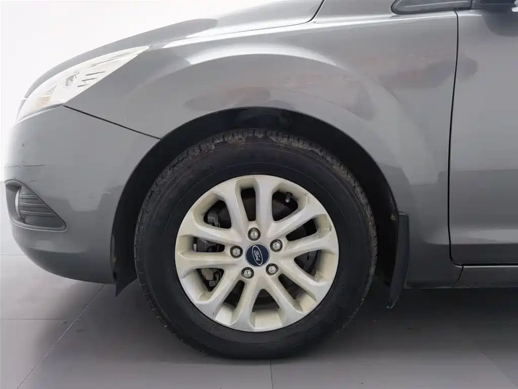 Ford Focus 2014 — фото 17