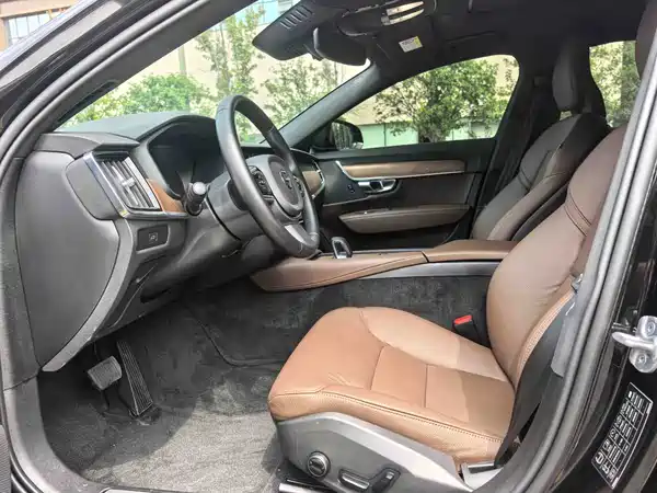 Volvo S90 2025