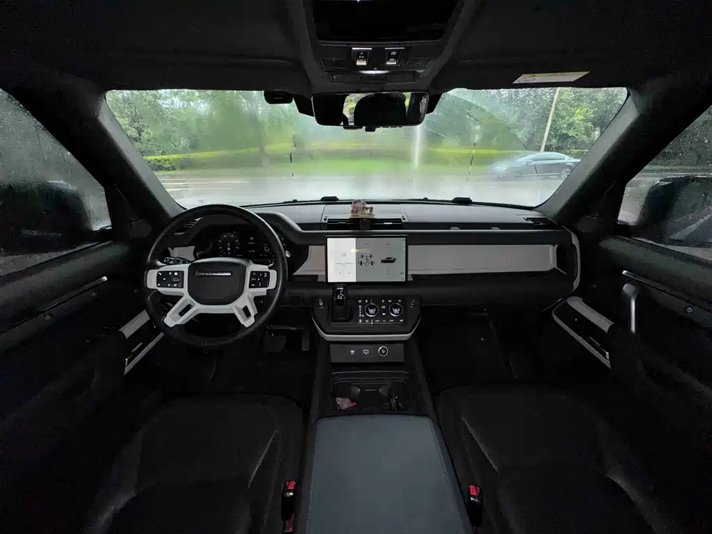Land Rover Defender 2023 — фото 10