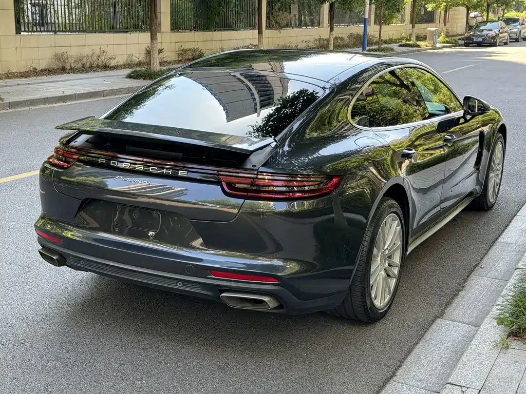 Porsche Panamera 2019 — фото 18