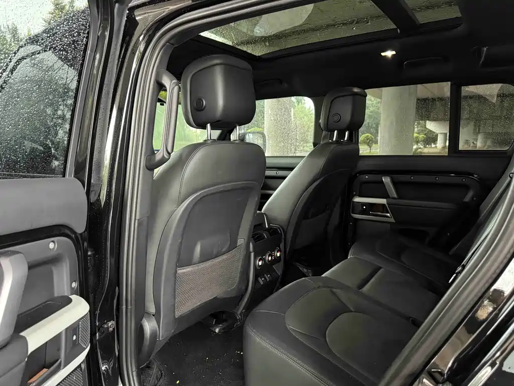 Land Rover Defender 2023 — фото 9