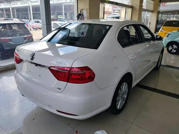 Volkswagen Lavida 2015
