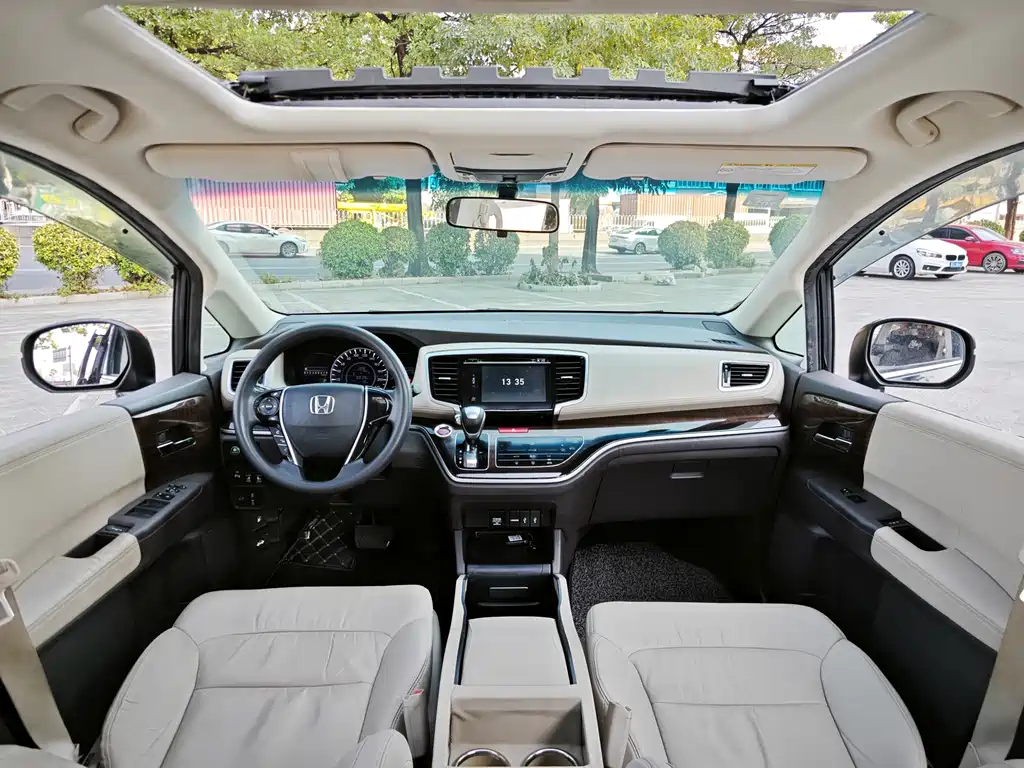 Honda Odyssey 2016 — фото 10