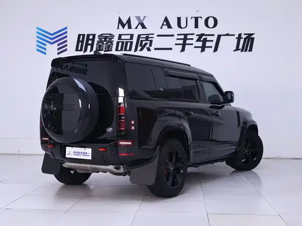 Land Rover Defender 2024
