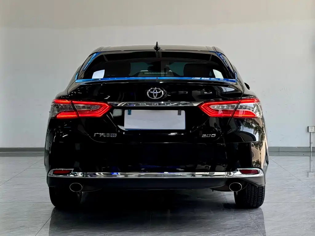 Toyota Camry 2023 — фото 3