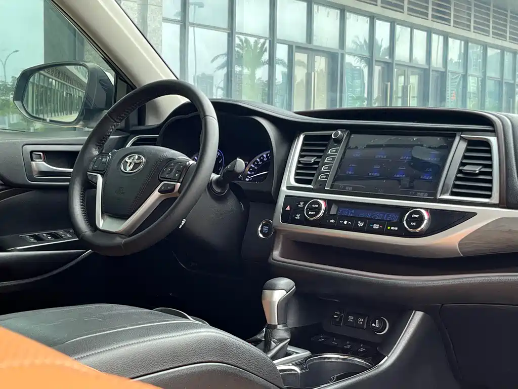 Toyota Highlander 2020 — фото 12