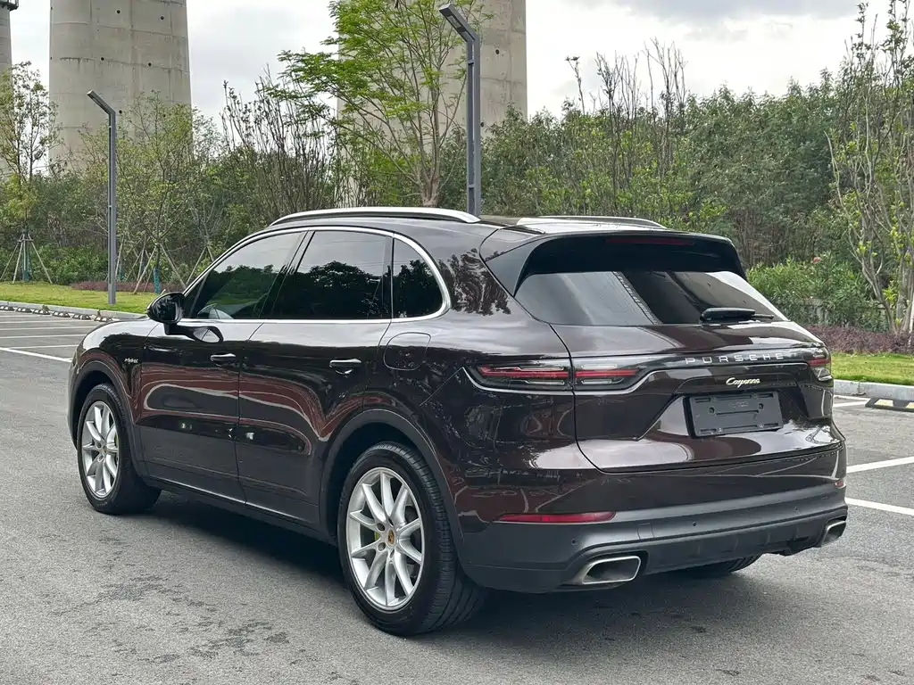 Porsche Cayenne Hybrid 2021 — фото 9