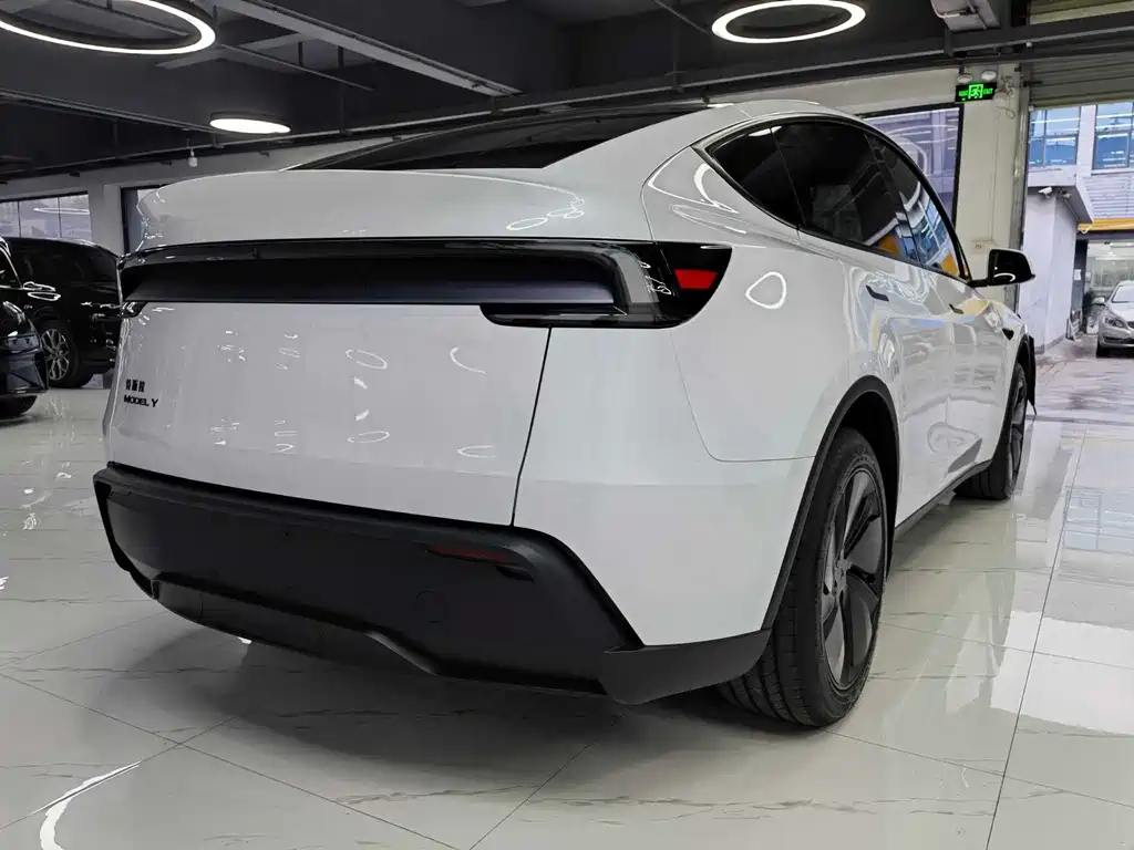 Tesla Model Y 2026 — фото 3