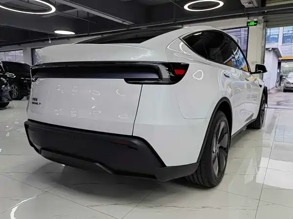 Tesla Model Y 2026