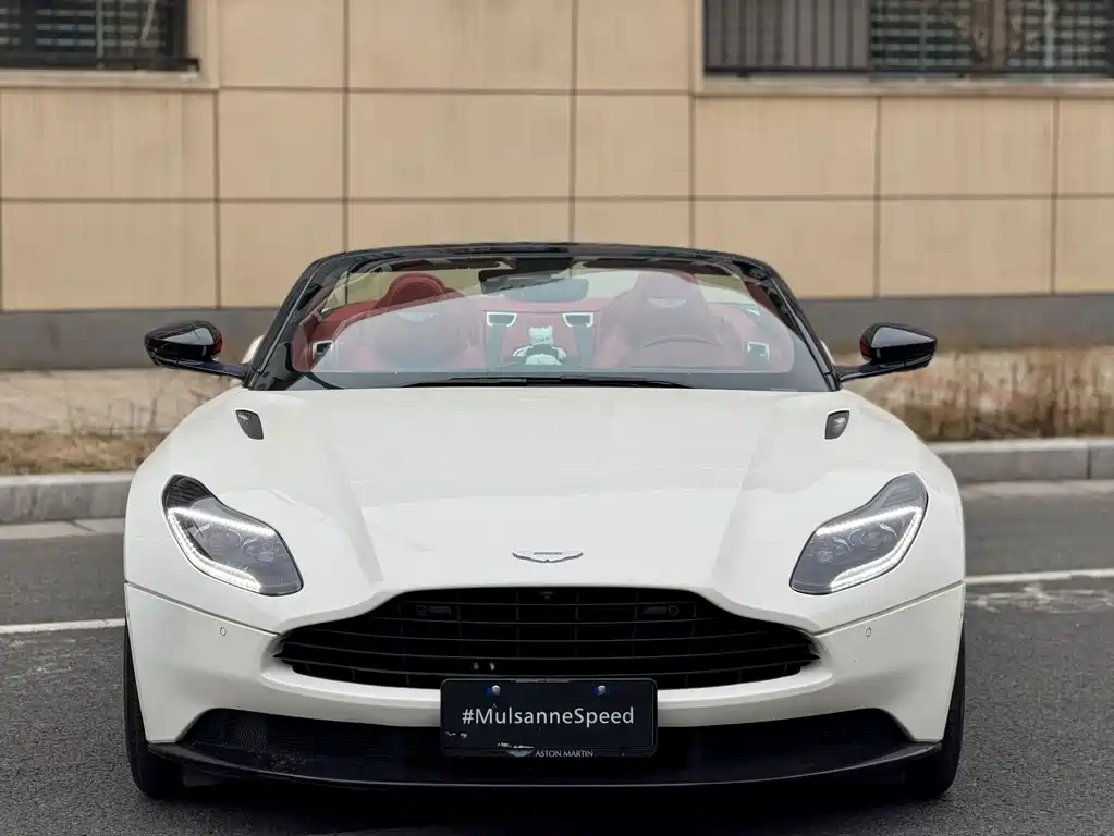 Aston Martin DB11 2019 — фото 2
