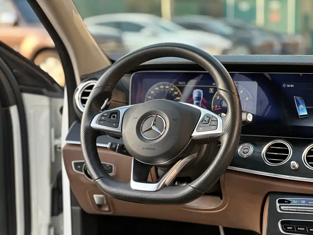 Mercedes-Benz E-Class 2018 — фото 10