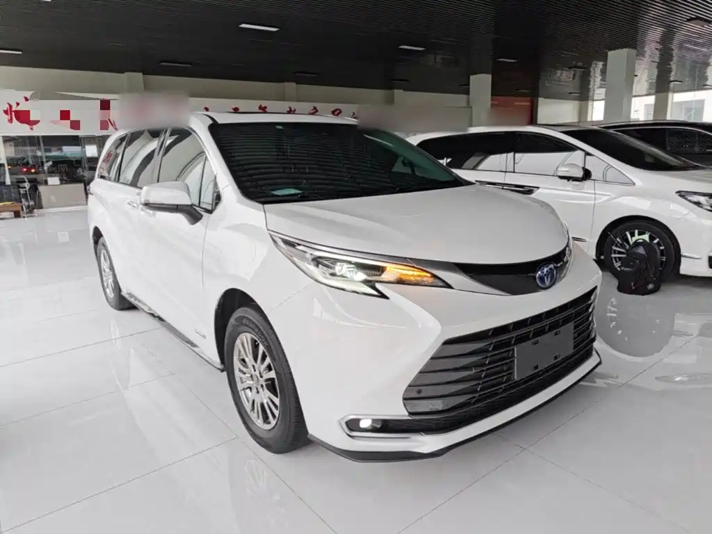 Toyota Sienna 2022 — фото 4