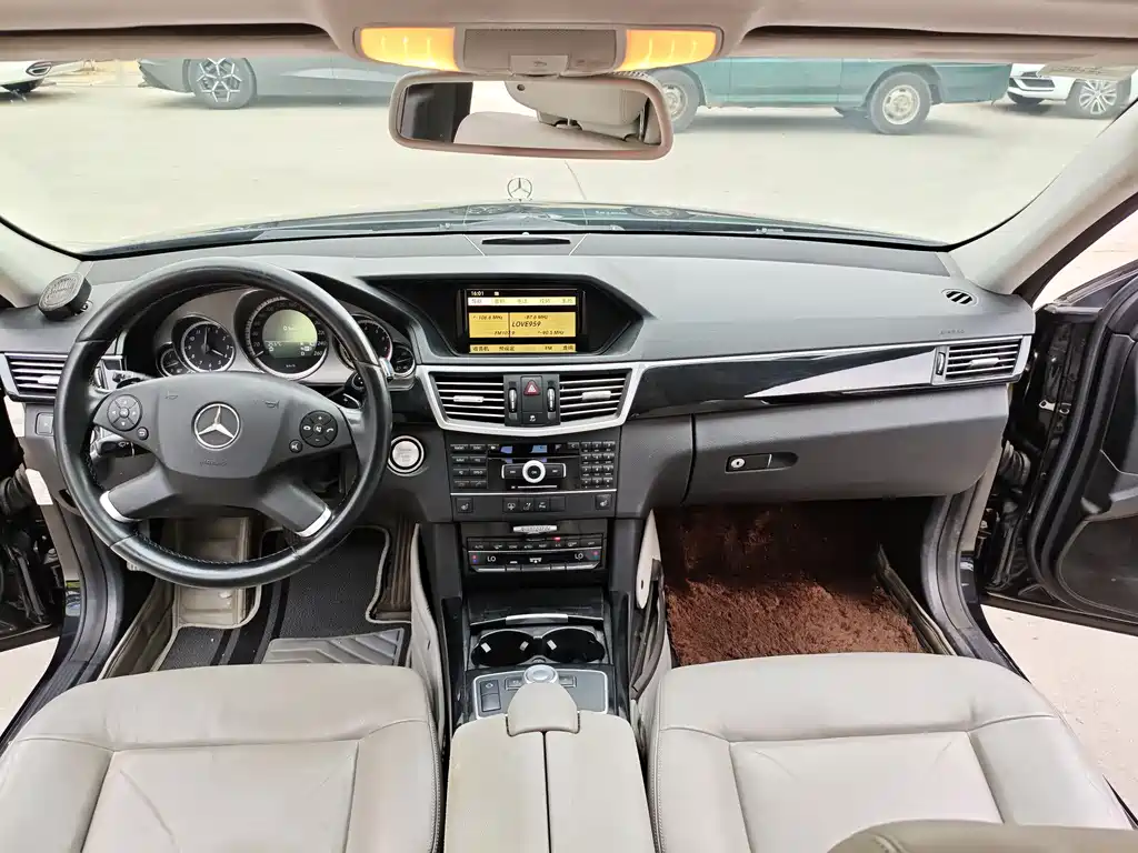 Mercedes-Benz E-Class 2010 — фото 12