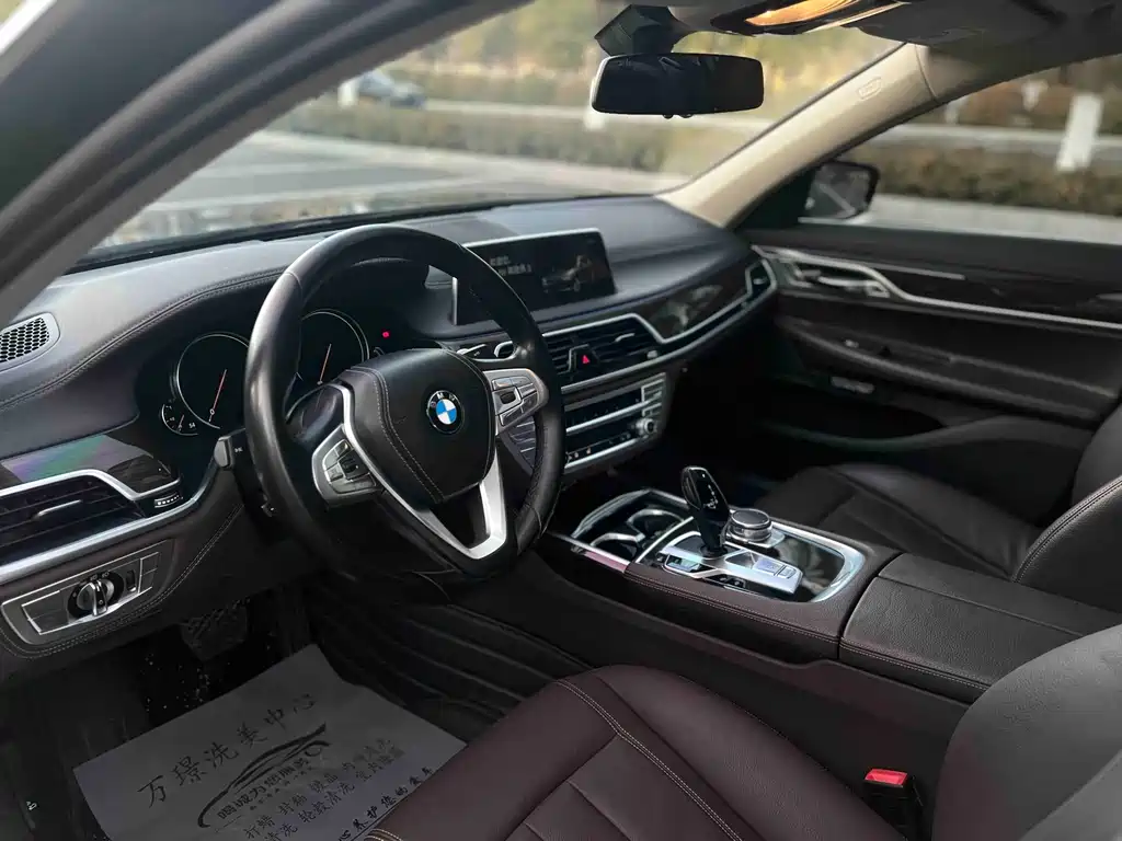 BMW 7 Series 2017 — фото 9
