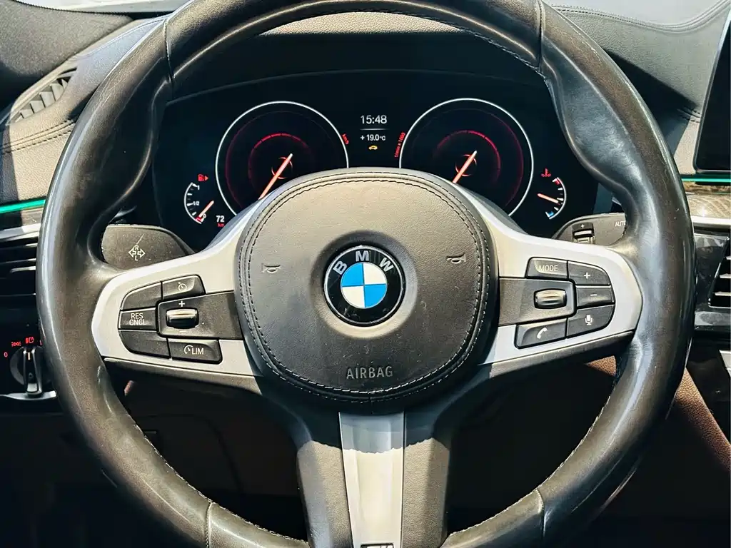 BMW 5 Series 2019 — фото 8