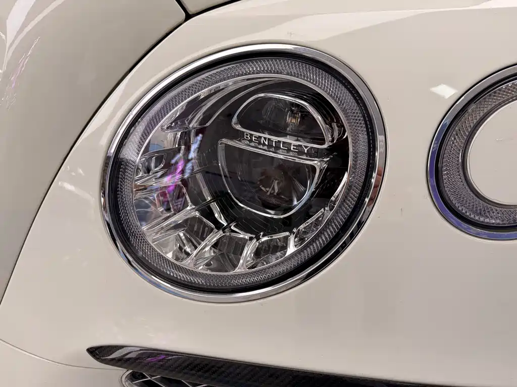 Bentley Bentayga 2019 — фото 4