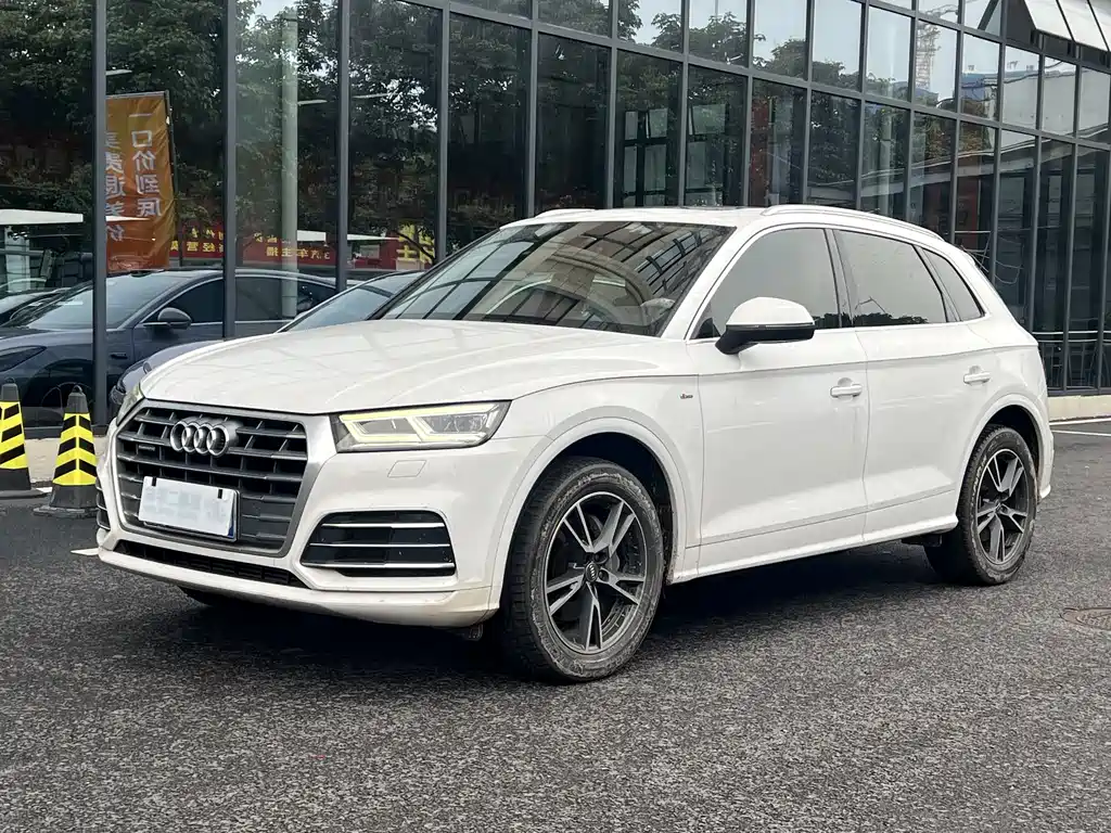 Audi Q5L 2019 — фото 1