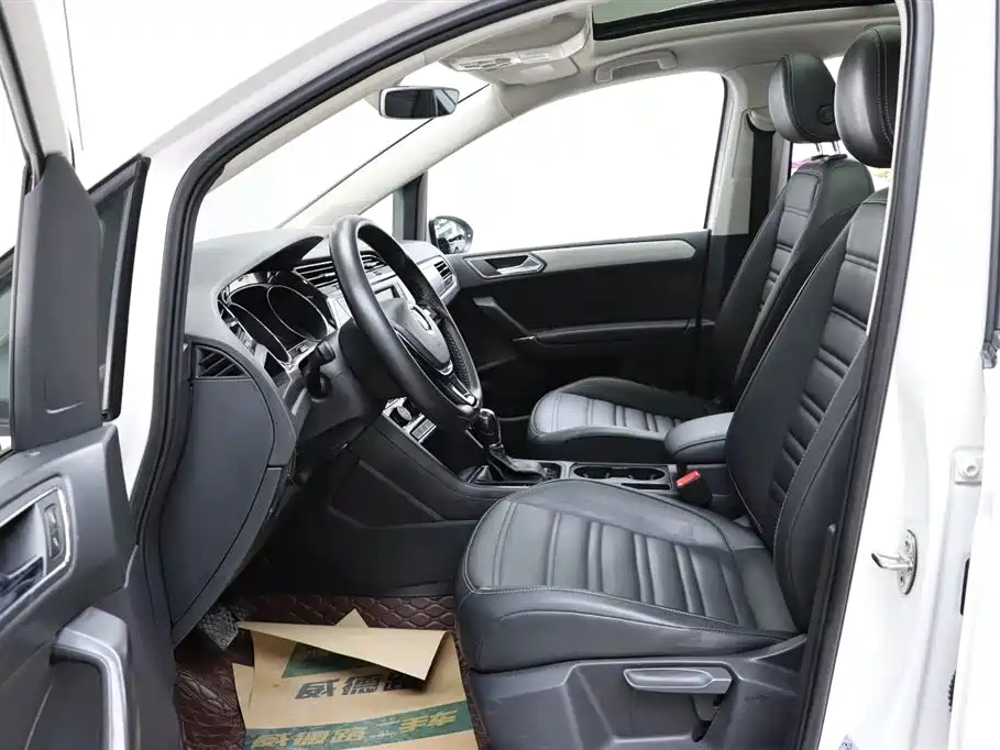 Volkswagen Touran 2018 — фото 14