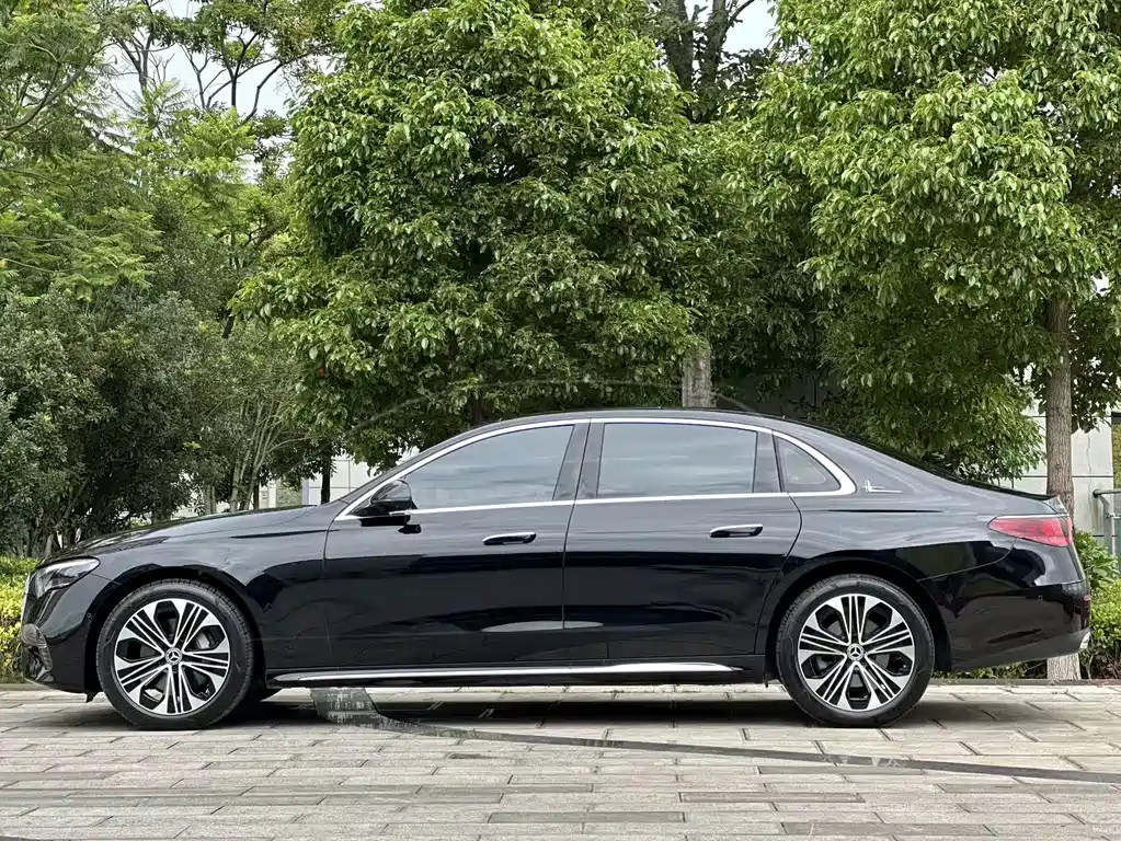Mercedes-Benz E-Class 2025