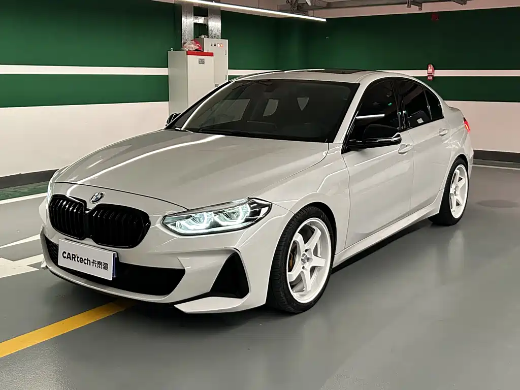 BMW 1 Series 2022 — фото 1