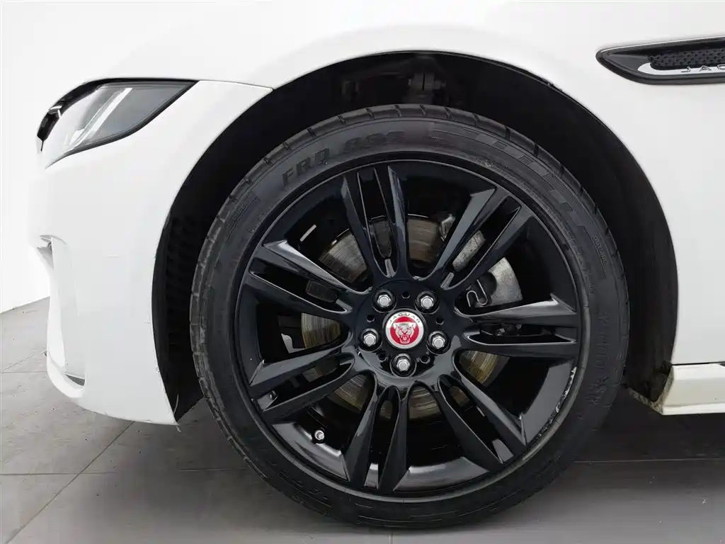 Jaguar XEL 2021 — фото 17