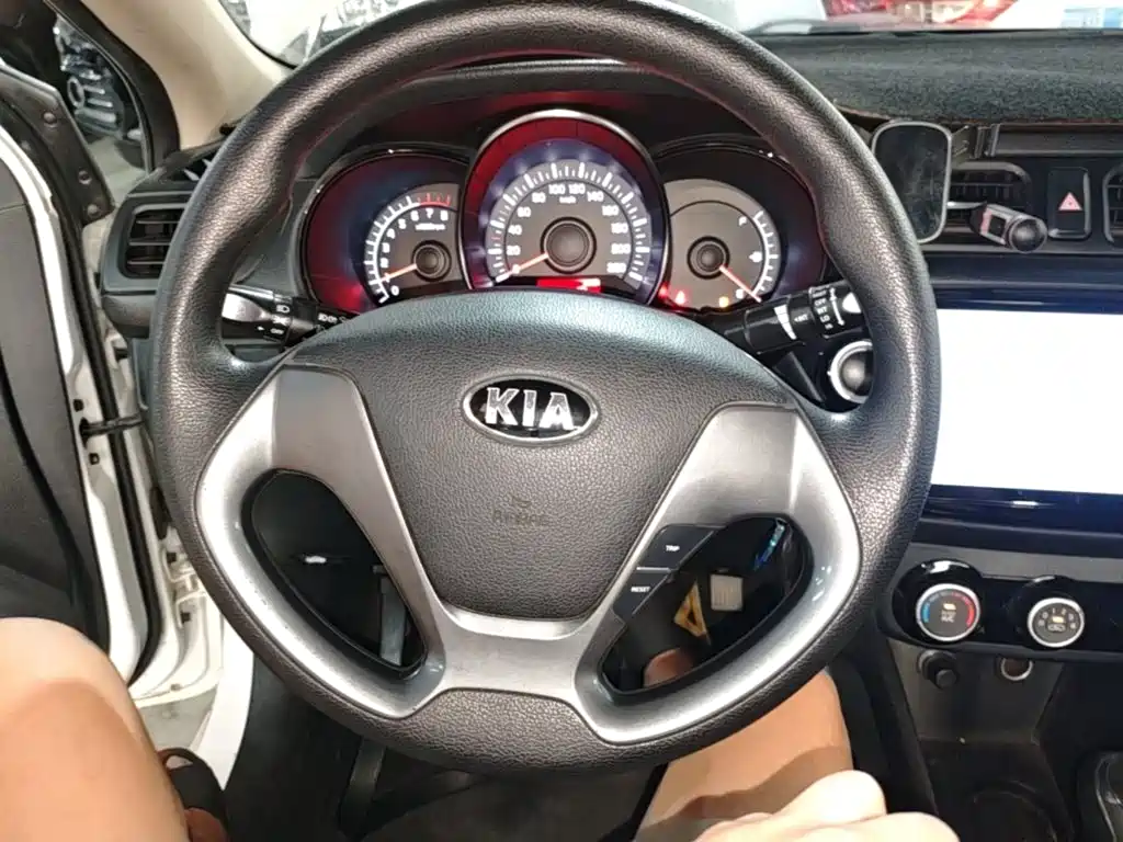 Kia K2 2017 — фото 11