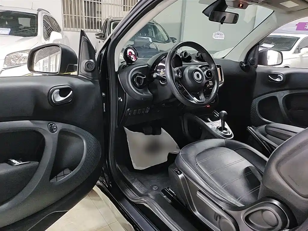 smart Fortwo 2016 — фото 12