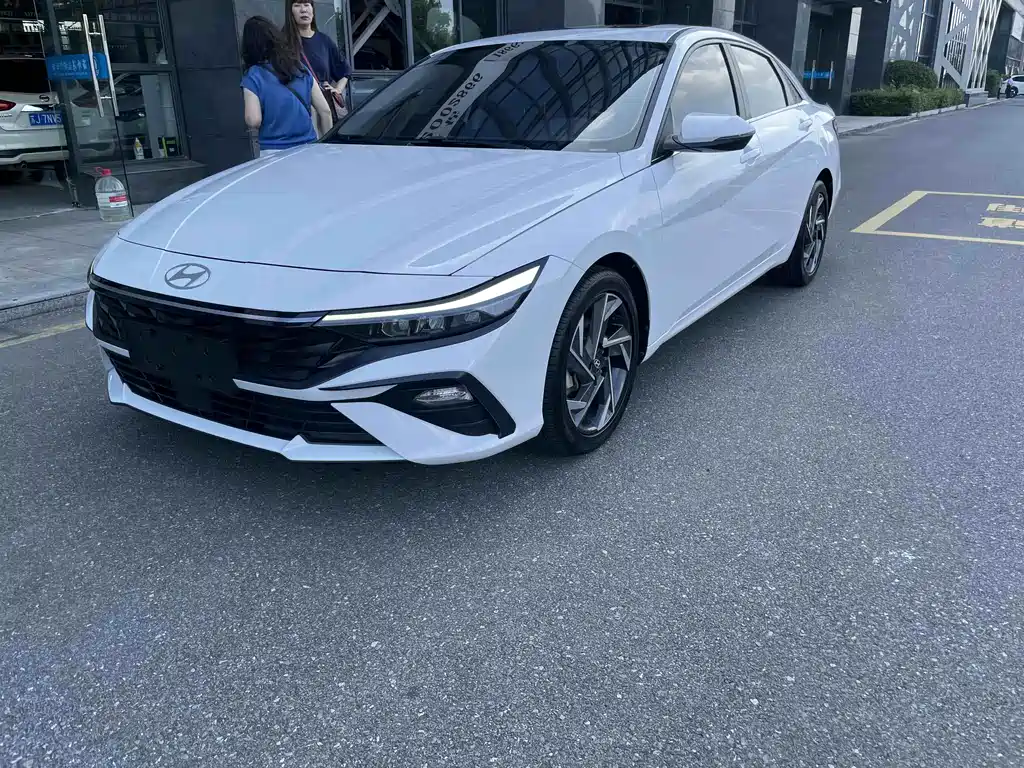 Hyundai Elantra 2025