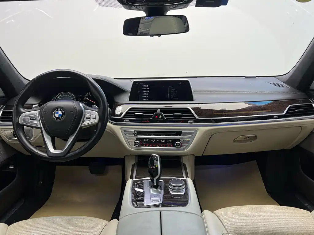 BMW 7 Series 2019 — фото 13