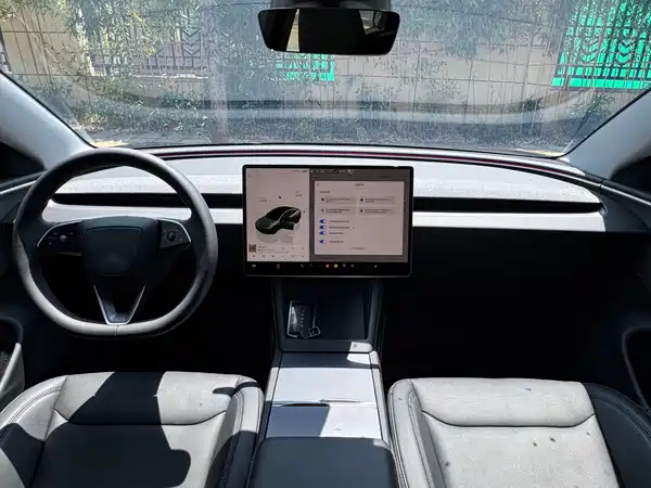 Tesla Model 3 2024