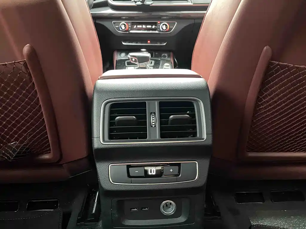 Audi Q5L Sportback 2022 — фото 15