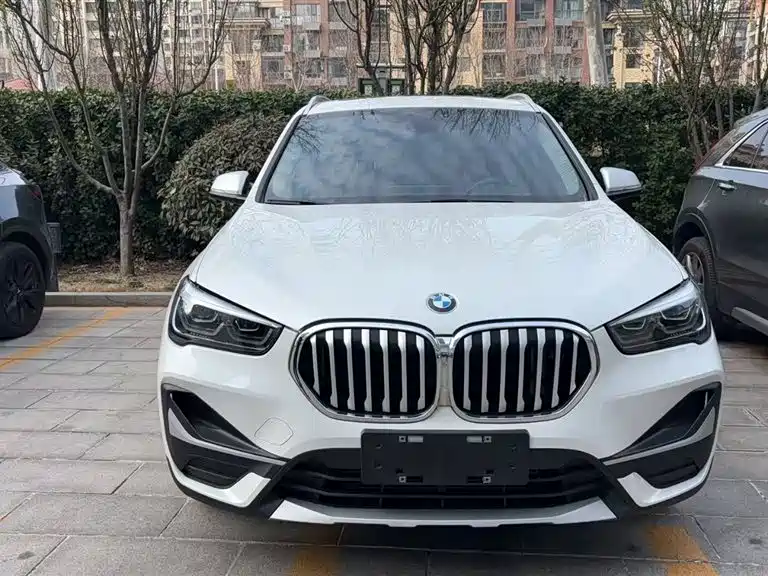 BMW X1 2022 — фото 3