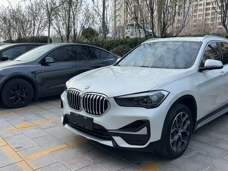 BMW X1 2022 — фото 1
