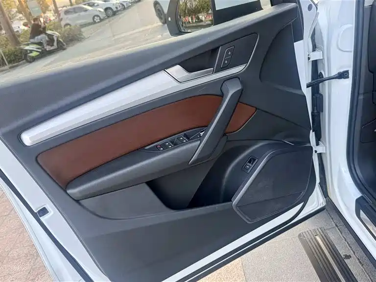 Audi Q5L 2019 — фото 11